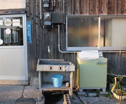 指宿駅前。 指宿駅前。