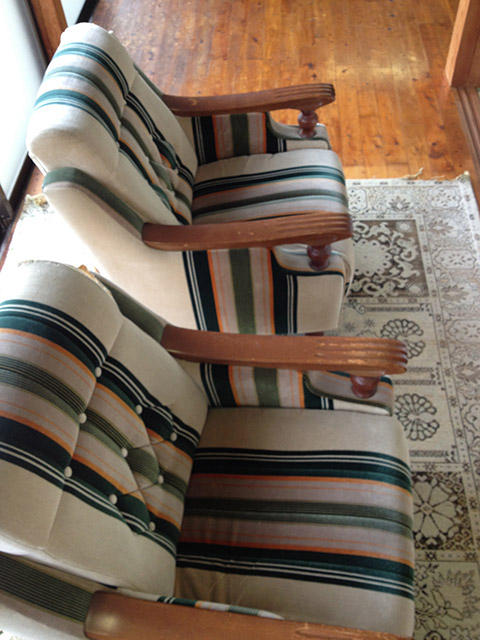 公民館の椅子が熱い! 公民館の椅子が熱い!