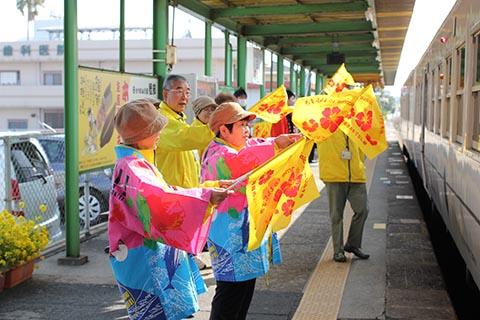 指宿駅のお出迎え/お見送り体勢がハンパないの巻