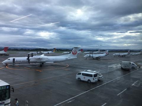 離島へ向かう小型機 離島へ向かう小型機
