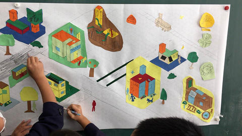 永吉小学校で図工の授業